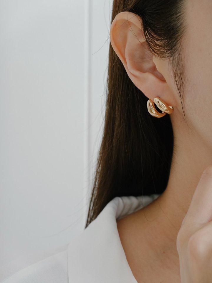 Eeiitt - Korean Women Fashion - #momslook - Crabby Two-Line Earrings - 7