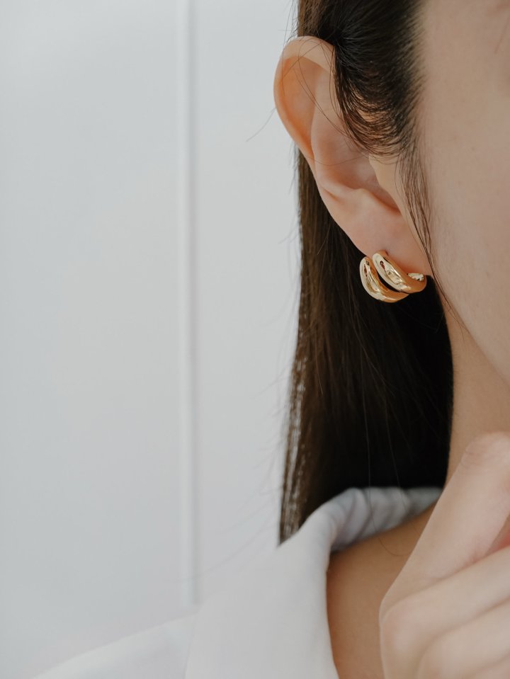 Eeiitt - Korean Women Fashion - #momslook - Crabby Two-Line Earrings - 9