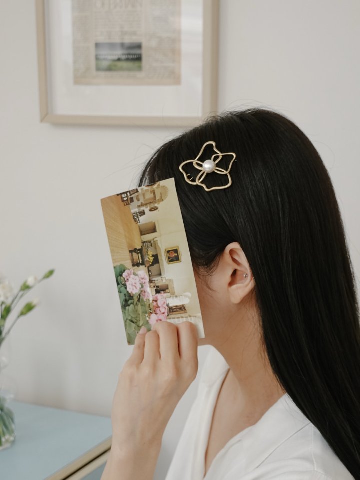 Eeiitt - Korean Women Fashion - #momslook - Freesia Flower Pearl Hairpin