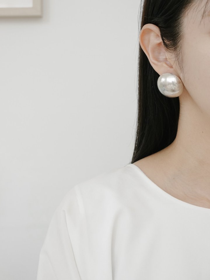 Eeiitt - Korean Women Fashion - #momslook - Dron The Round Bold Earrings