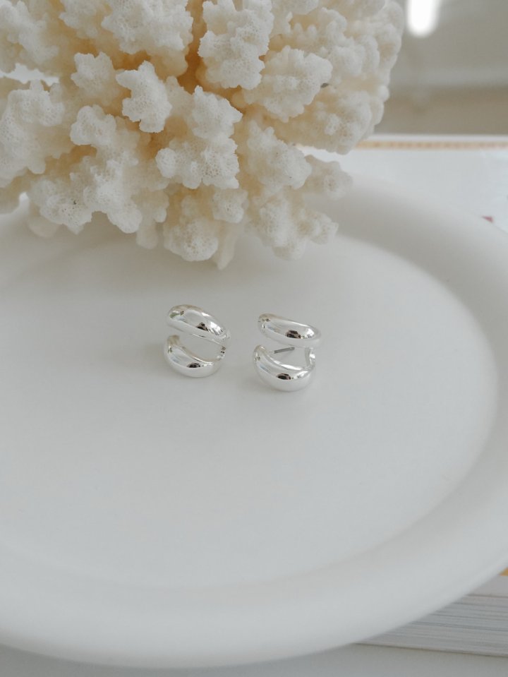 Eeiitt - Korean Women Fashion - #momslook - Crabby Two-Line Earrings - 4