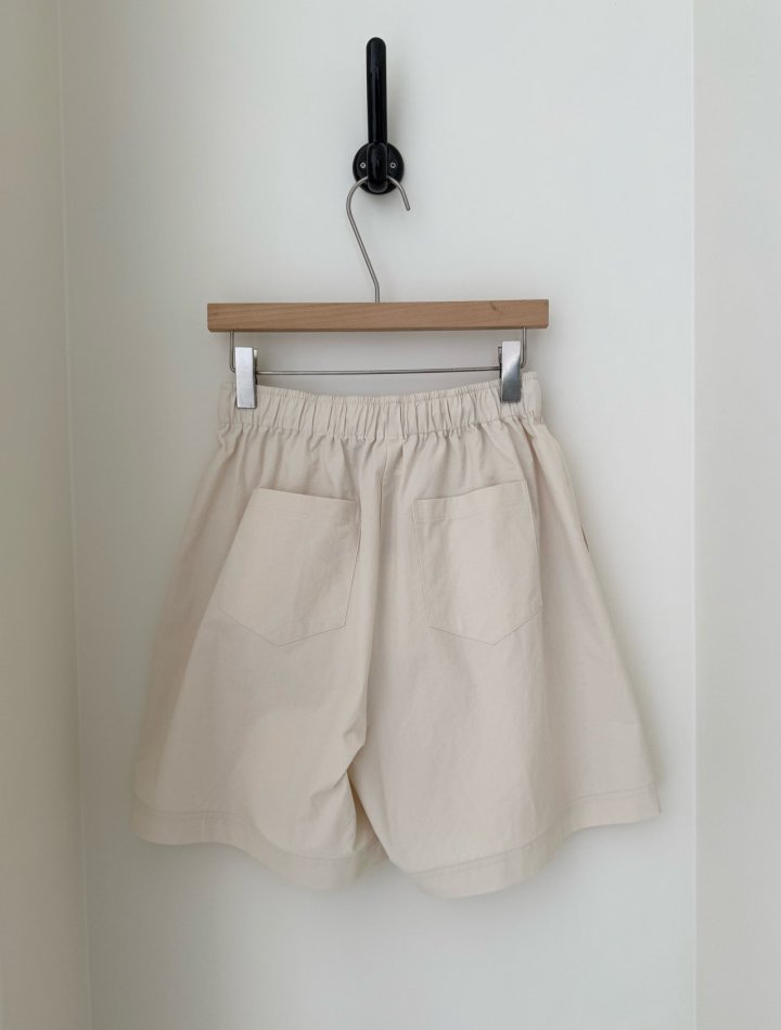 Hiyann - Korean Women Fashion - #restrostyle - Jane Half Pants - 4