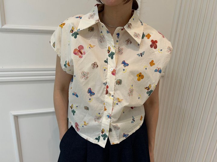 Pearls room - Korean Women Fashion - #momslook - Floral Back Band Shirt