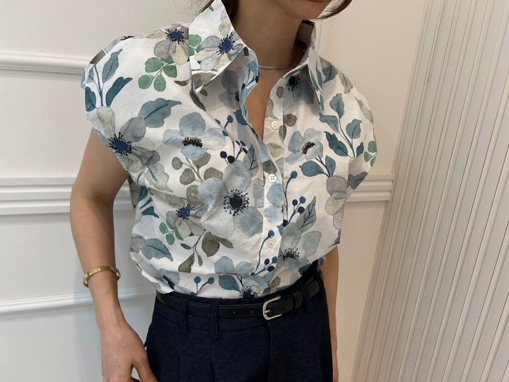 Pearls room - Korean Women Fashion - #momslook - Floral Back Band Shirt - 10
