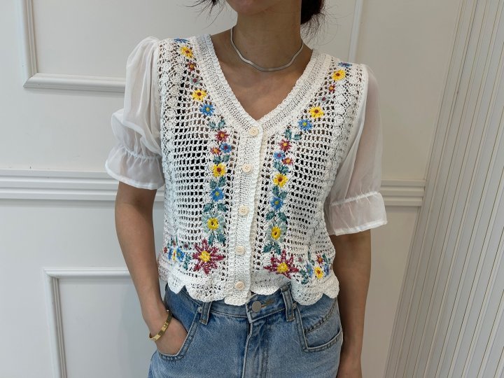 Pearls room - Korean Women Fashion - #womensfashion - Embroidered Blouse