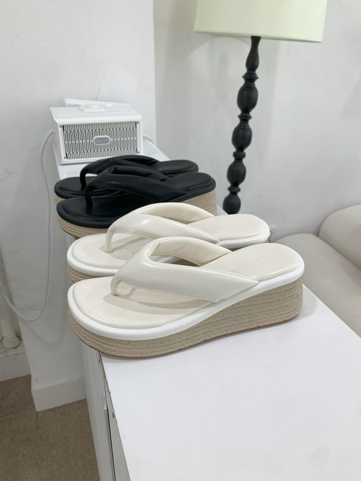 Vade - Korean Women Fashion - #momslook - Faux Wood Lightweight Wedge Flip-Flop Sandals