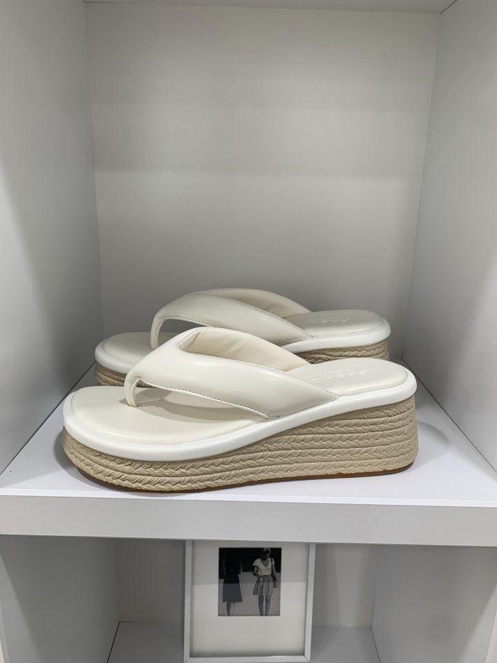 Vade - Korean Women Fashion - #momslook - Faux Wood Lightweight Wedge Flip-Flop Sandals - 5