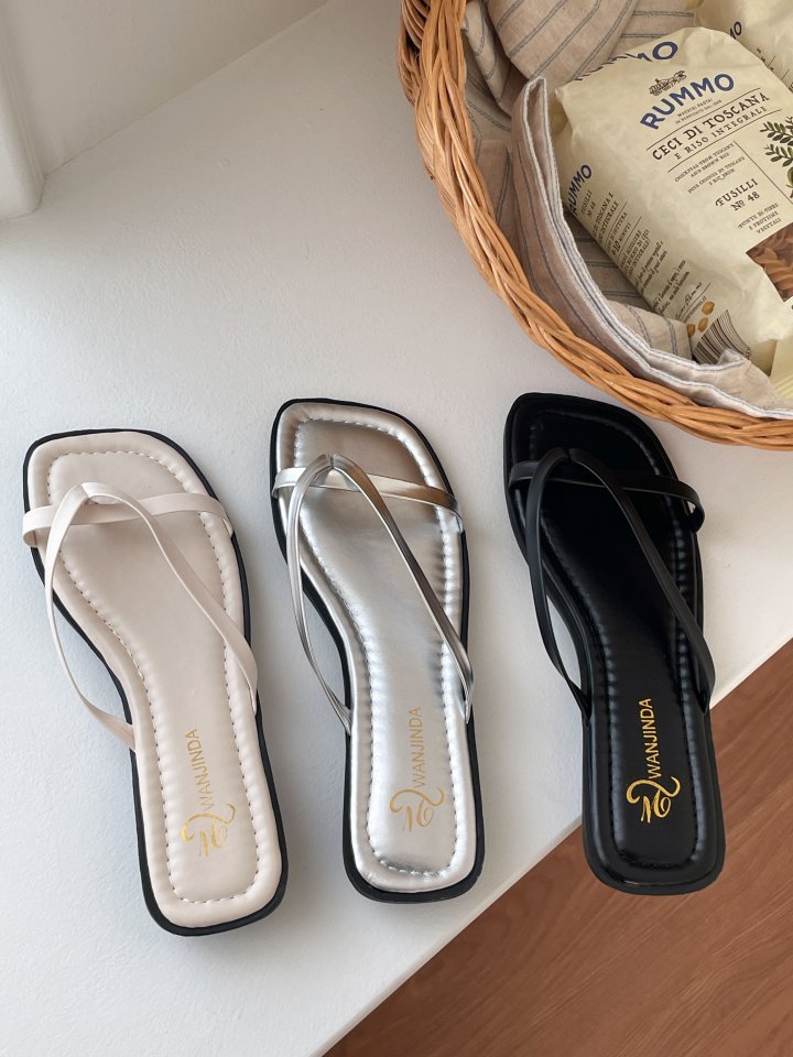 Vade - Korean Women Fashion - #momslook - Twisted Low Heel Slipper Sandals Flip-Flop - 11