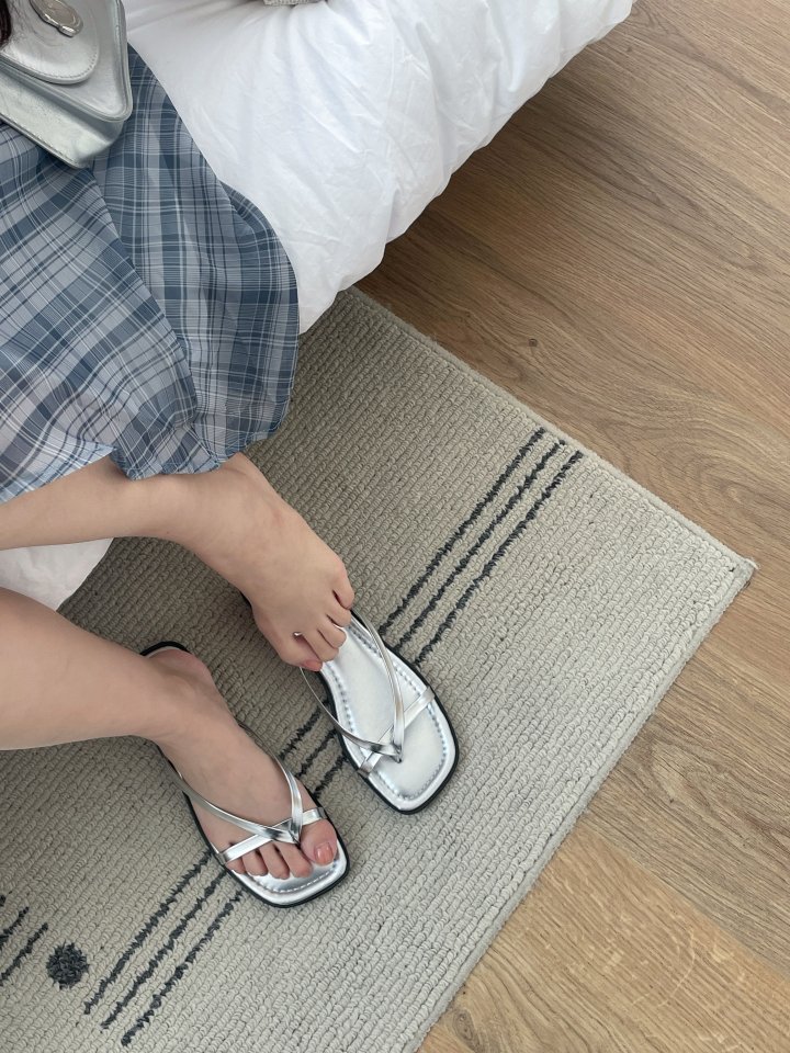 Vade - Korean Women Fashion - #momslook - Twisted Low Heel Slipper Sandals Flip-Flop - 3