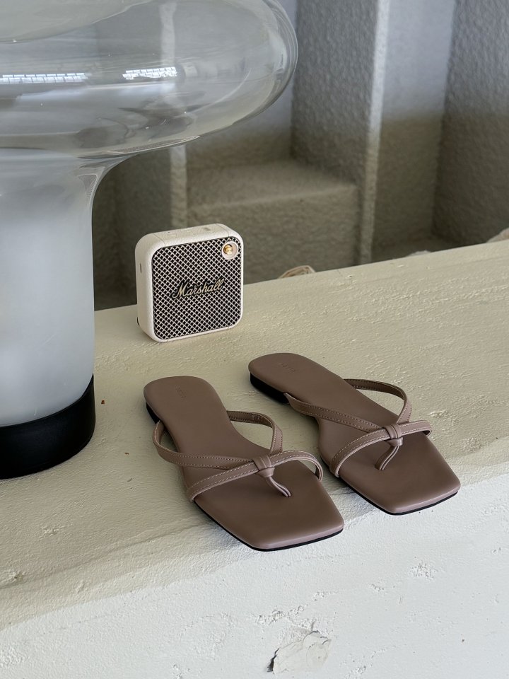 Vade - Korean Women Fashion - #momslook - Slim Flip-Flop Slipper Sandals - 3