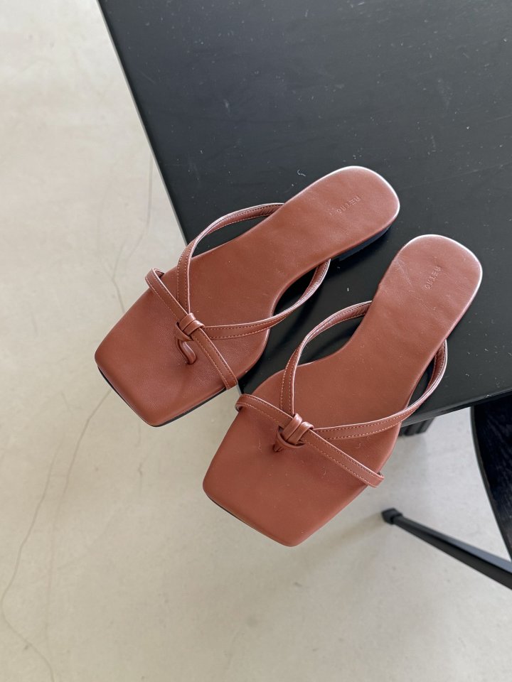 Vade - Korean Women Fashion - #momslook - Slim Flip-Flop Slipper Sandals - 7
