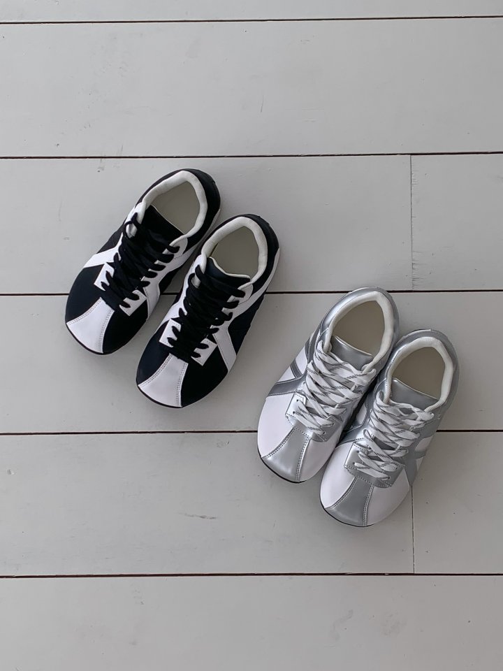Vade - Korean Women Fashion - #momslook - Two-Tone Silver Black Soft Sneakers - 2