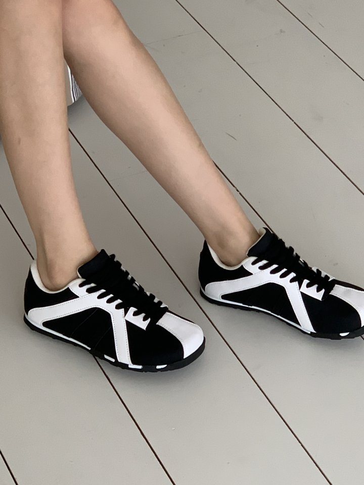 Vade - Korean Women Fashion - #momslook - Two-Tone Silver Black Soft Sneakers - 6