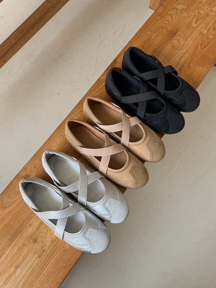Vade - Korean Women Fashion - #momslook - Two-Tone Round Strap Velcro Flat