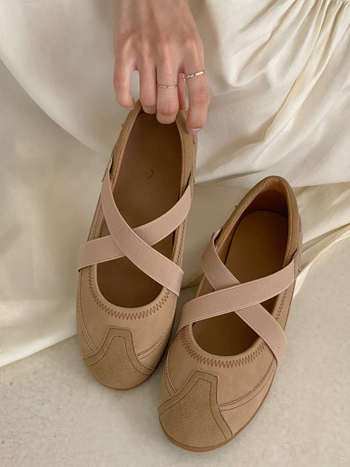 Vade - Korean Women Fashion - #momslook - Two-Tone Round Strap Velcro Flat - 3