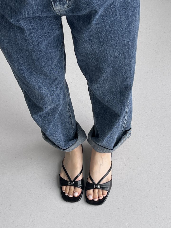 Vade - Korean Women Fashion - #momslook - Low Heel Sandals Slipper Velcro Buckle - 12