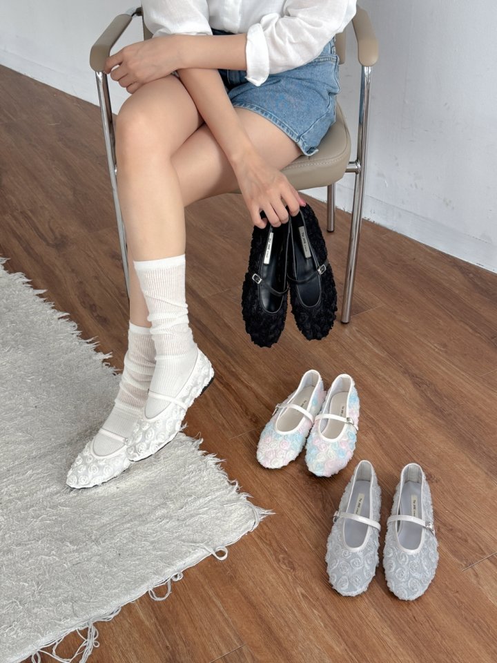 Vade - Korean Women Fashion - #momslook - Round Mary Jane Flower Pattern Mesh Flat - 11
