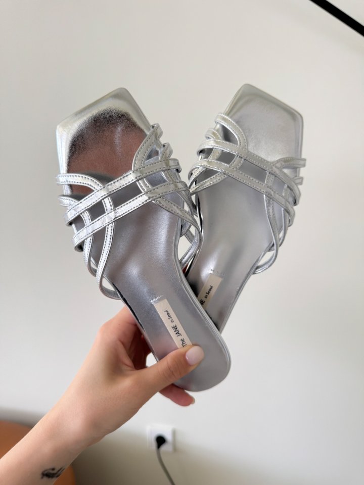 Vade - Korean Women Fashion - #momslook - Square Pattern Low Heel Sandals - 11