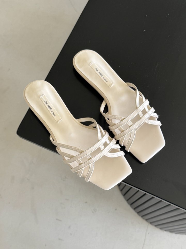Vade - Korean Women Fashion - #momslook - Square Pattern Low Heel Sandals - 5