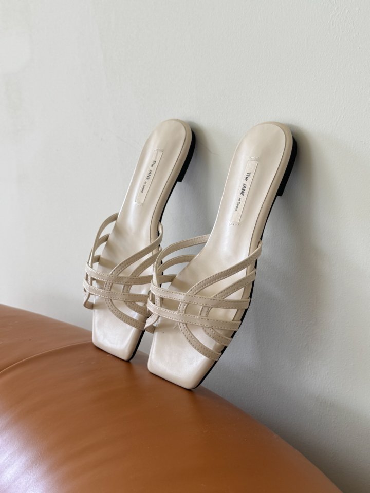 Vade - Korean Women Fashion - #momslook - Square Pattern Low Heel Sandals - 7