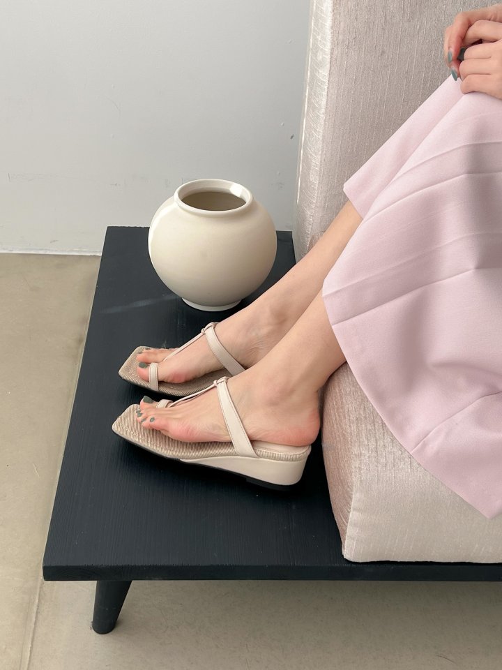Vade - Korean Women Fashion - #momslook - Wedge Open-Toe Flip-Flop Sandals Heel - 3