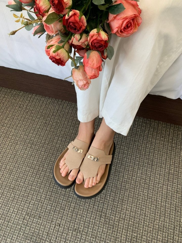Vade - Korean Women Fashion - #momslook - Summer Thong Gold Decor Round Slippers - 5