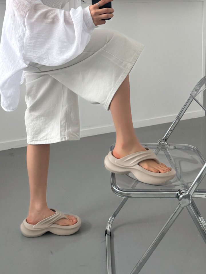 Vade - Korean Women Fashion - #momslook - Cushioned EVA Thong Sandals - 3