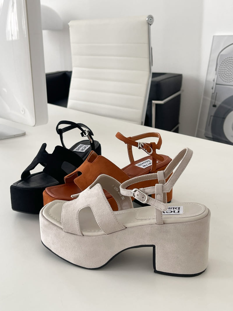Vade - Korean Women Fashion - #momslook - Chunky Platform Way Elle Slipper Sandals - 12