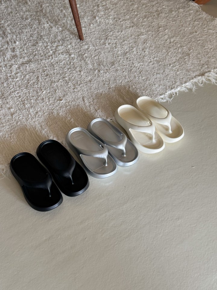 Vade - Korean Women Fashion - #momslook - Basic Thong EVA Slipper Sandals - 3