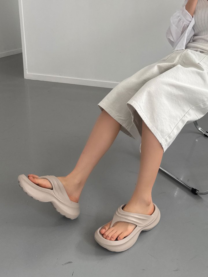 Vade - Korean Women Fashion - #pursuepretty - Cushioned EVA Thong Sandals - 8