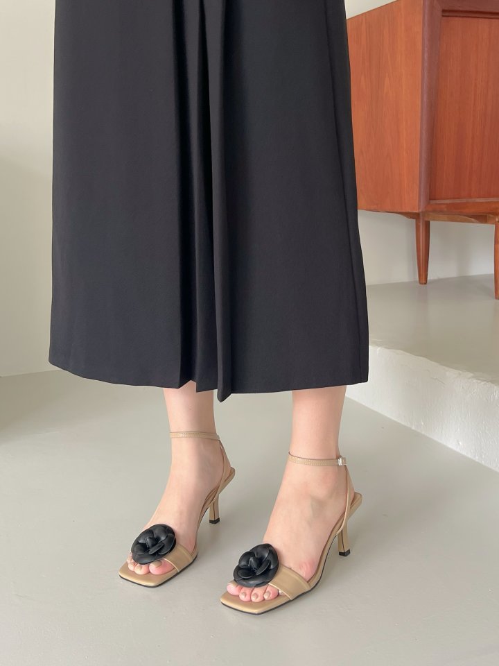Vade - Korean Women Fashion - #restrostyle - Square Flower Mule Sandals Heel - 8