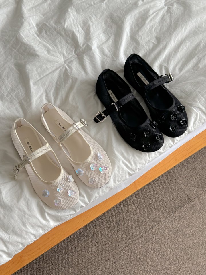 Vade - Korean Women Fashion - #romanticstyle - Flower Round Mesh Flat