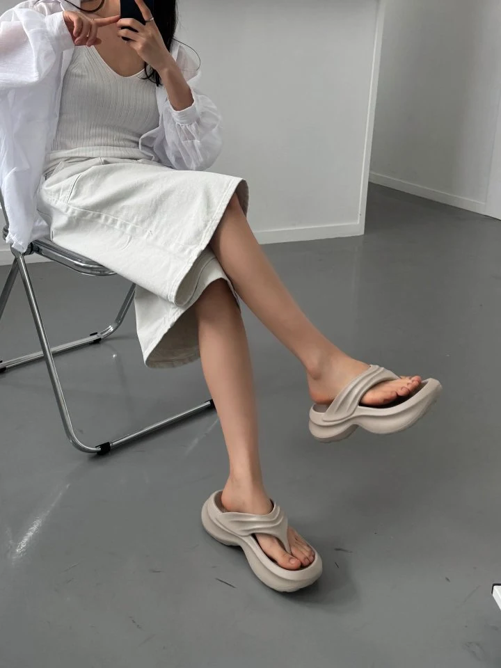 Vade - Korean Women Fashion - #romanticstyle - Cushioned EVA Thong Sandals - 10