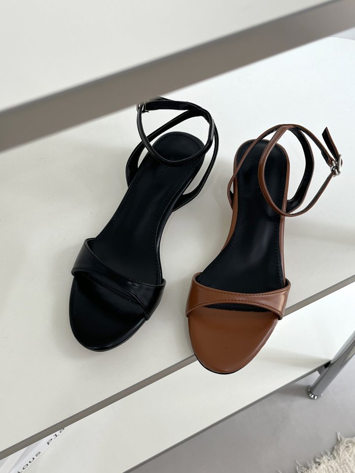 Vade - Korean Women Fashion - #romanticstyle - Mary Jane Round Strap Sandals - 3