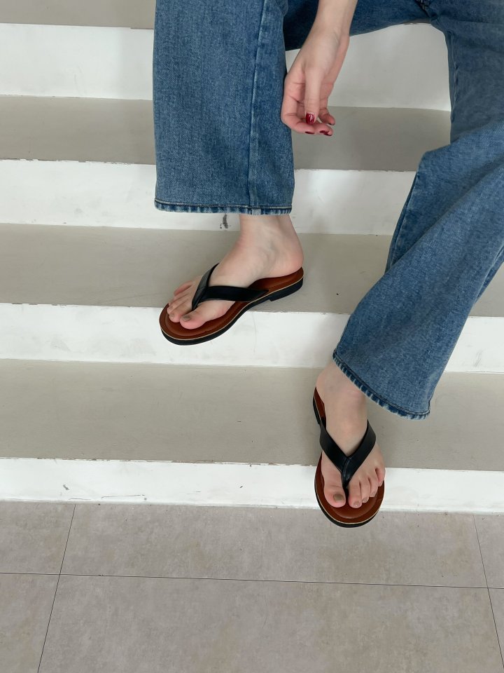 Vade - Korean Women Fashion - #shopsmall - Summer Sandals Flip-Flop Slipper Low Heel Modern - 2