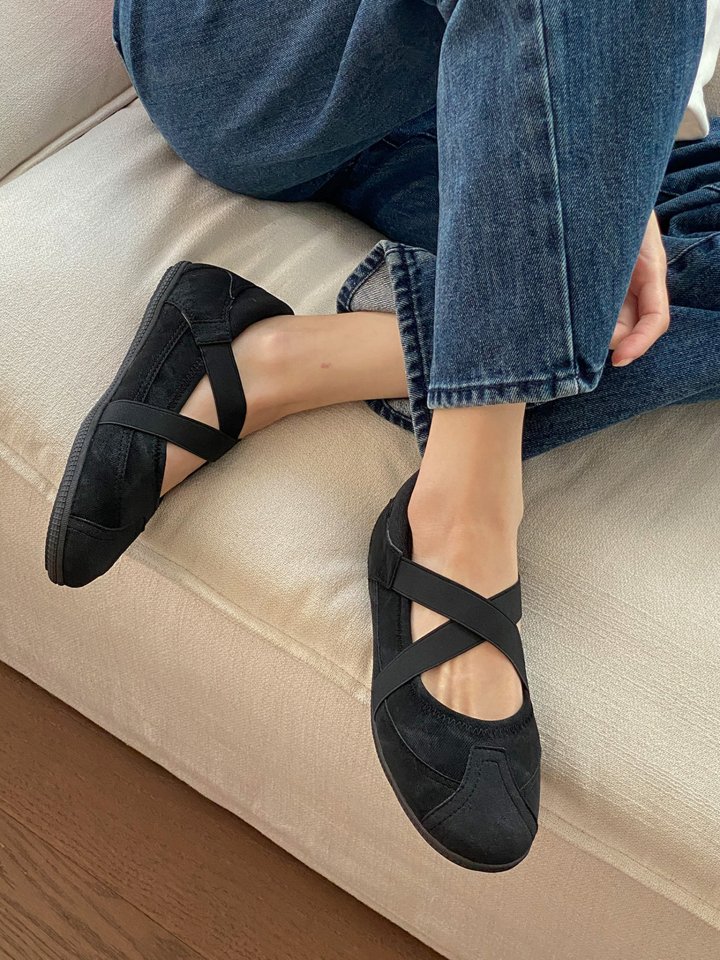 Vade - Korean Women Fashion - #thatsdarling - Two-Tone Round Strap Velcro Flat - 11
