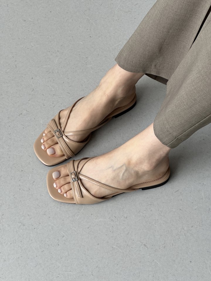 Vade - Korean Women Fashion - #thelittlethings - Low Heel Sandals Slipper Velcro Buckle - 5