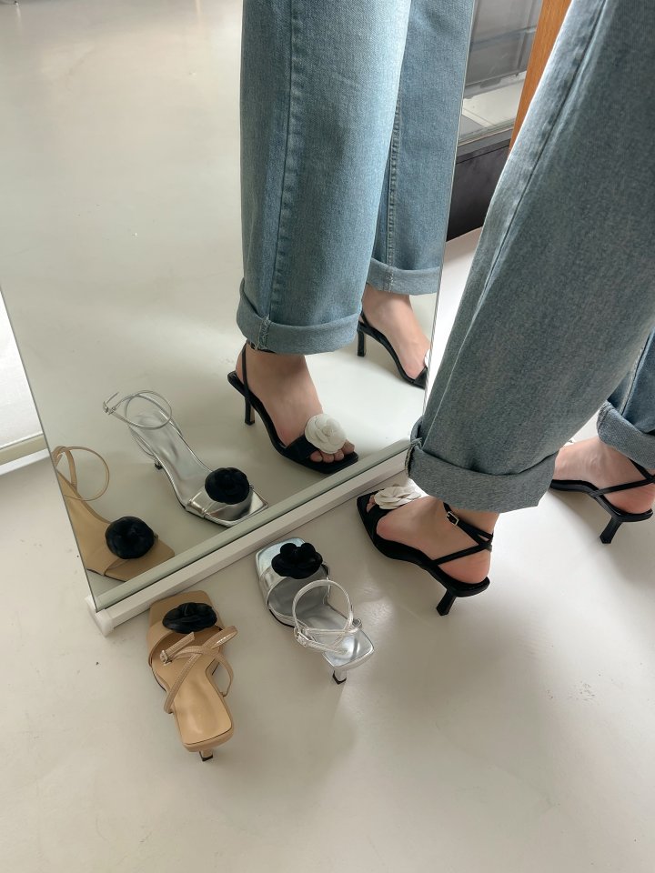 Vade - Korean Women Fashion - #vintagekidsstyle - Square Flower Mule Sandals Heel - 6