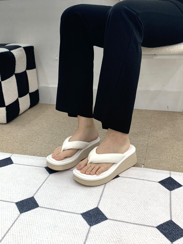 Vade - Korean Women Fashion - #womensfashion - Faux Wood Lightweight Wedge Flip-Flop Sandals - 10