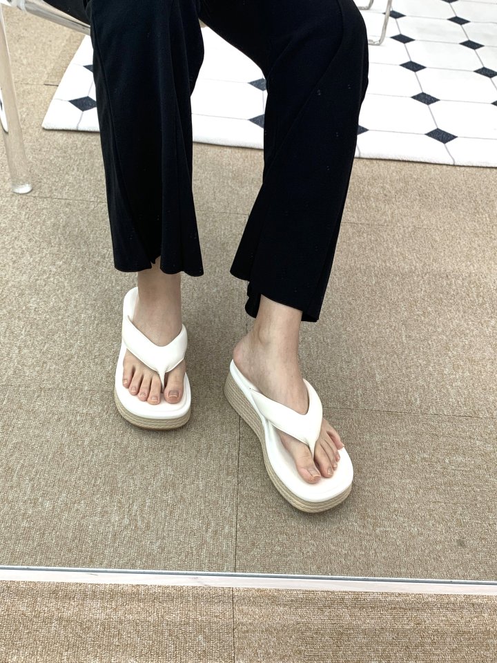 Vade - Korean Women Fashion - #womensfashion - Faux Wood Lightweight Wedge Flip-Flop Sandals - 12