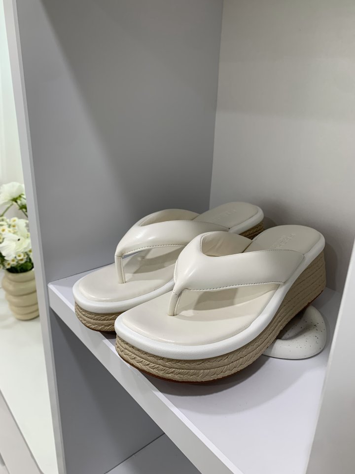 Vade - Korean Women Fashion - #momslook - Faux Wood Lightweight Wedge Flip-Flop Sandals - 4