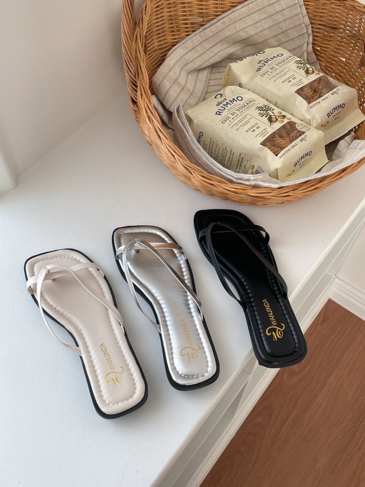 Vade - Korean Women Fashion - #momslook - Twisted Low Heel Slipper Sandals Flip-Flop - 4