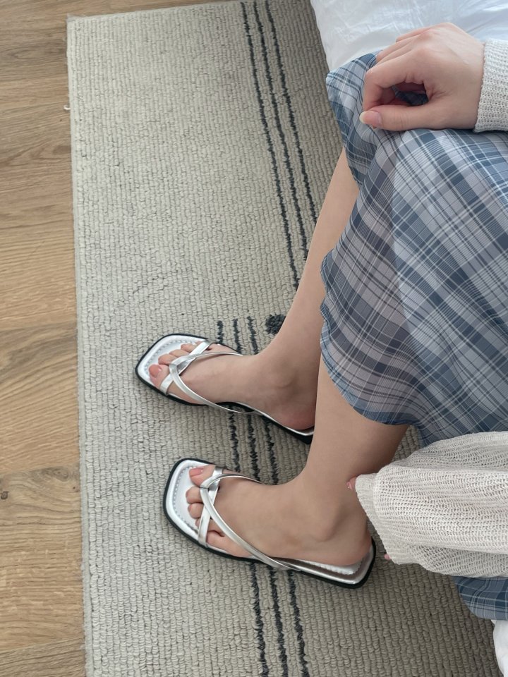 Vade - Korean Women Fashion - #womensfashion - Twisted Low Heel Slipper Sandals Flip-Flop - 8