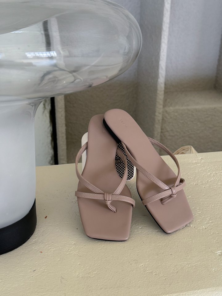 Vade - Korean Women Fashion - #momslook - Slim Flip-Flop Slipper Sandals - 4