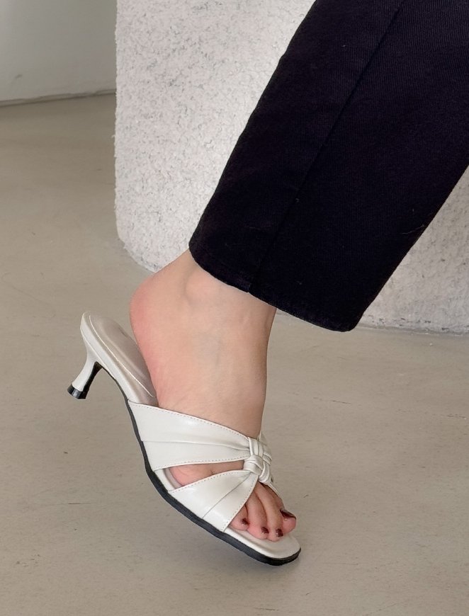 Vade - Korean Women Fashion - #womensfashion - Basic Twisted Sandals
