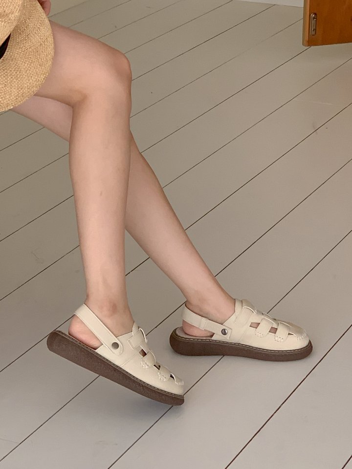 Vade - Korean Women Fashion - #womensfashion - Mule Medusa Sandals - 2