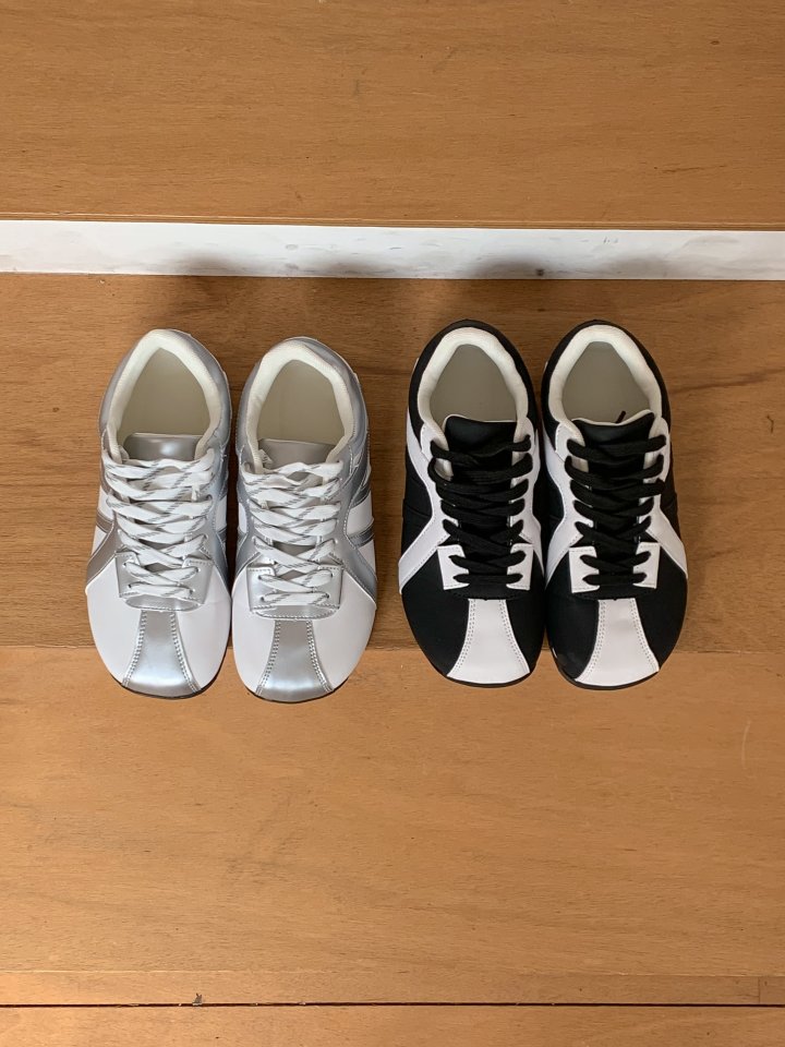 Vade - Korean Women Fashion - #womensfashion - Two-Tone Silver Black Soft Sneakers