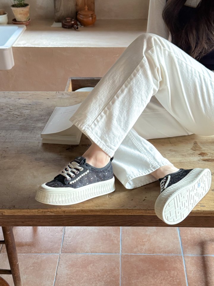 Vade - Korean Women Fashion - #momslook - Pearl Sneakers - 4