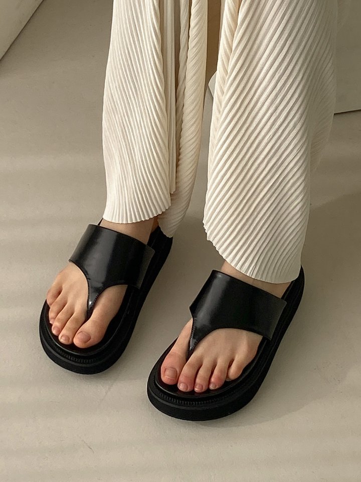 Vade - Korean Women Fashion - #womensfashion - Thong Point Sandals PU Black