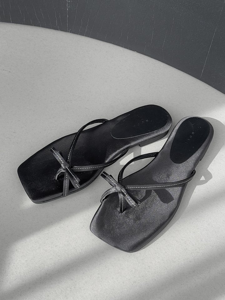 Vade - Korean Women Fashion - #womensfashion - Point Ribbon Flip-Flop Sandals - 3